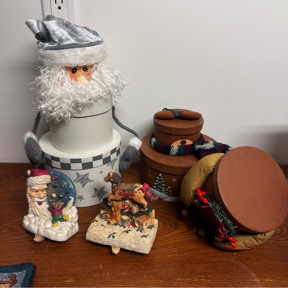 8 piece Christmas set advent nesting box